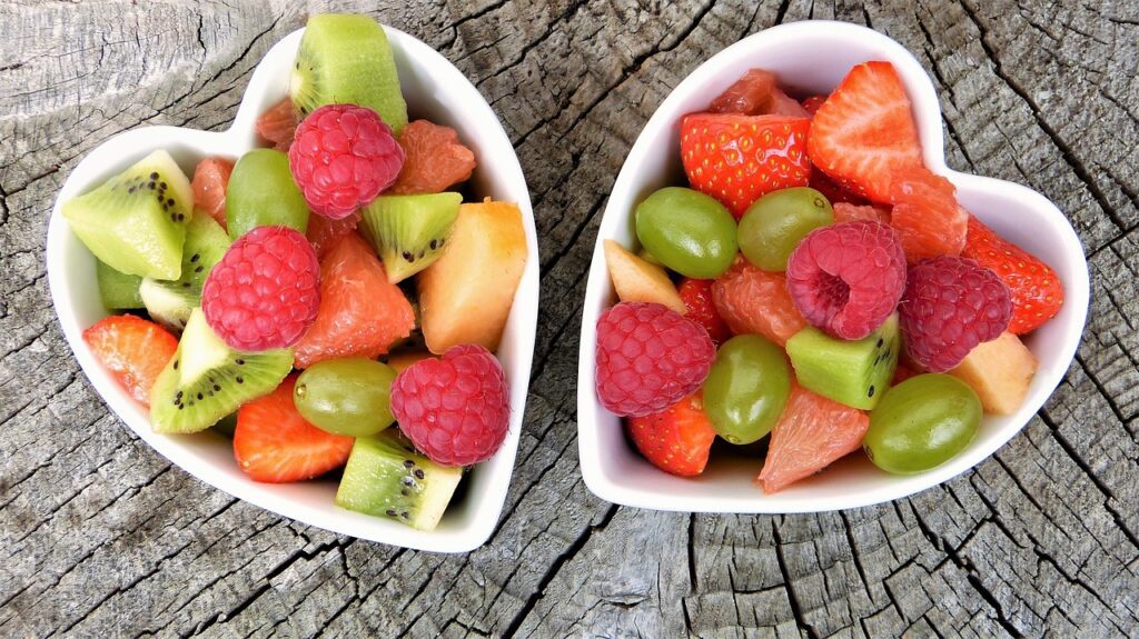 5 Fruit Myths Debunked by Dietitians: Sugar, Freshness, and More
