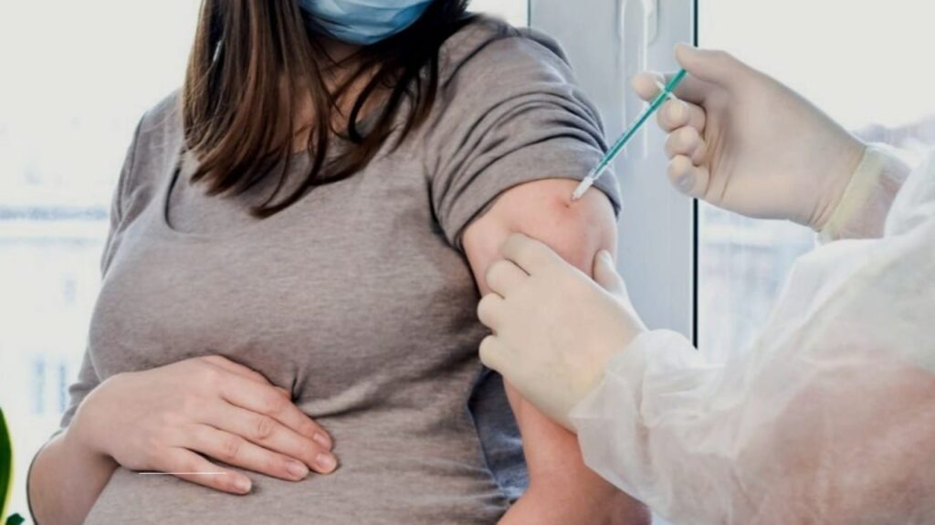 US Fertility Revolution: Why Teen Births Are Plummeting While More Women Choose Motherhood After 30