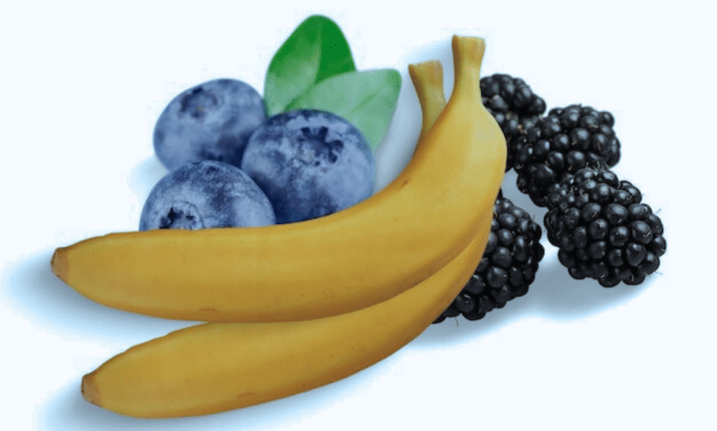 Bananas and berries to reduce belly fat and bloating.
