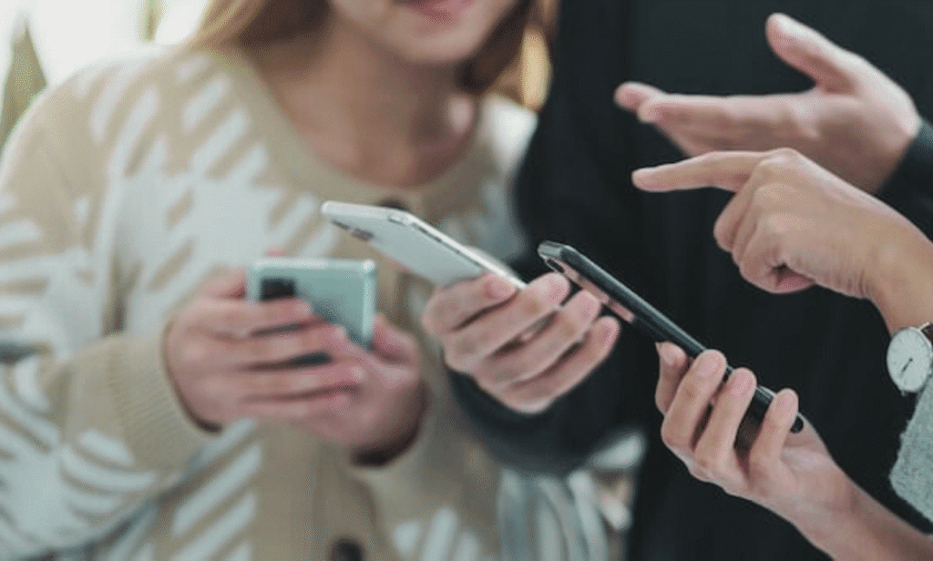 Children smartphones increased risk of health problems study highlights.